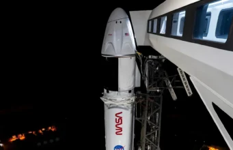 Миссия SpaceX, задержанная из-за погоды, теперь запланирована на запуск в предрассветные часы пятницы